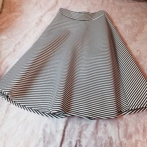 ☘3 for $24☘Fun, full skirt!